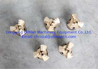 3 刃 ステップ タイプ 6-1/2 " タングメンカービッド ダイヤモンド PDC 岩石掘削用ドラッグビット